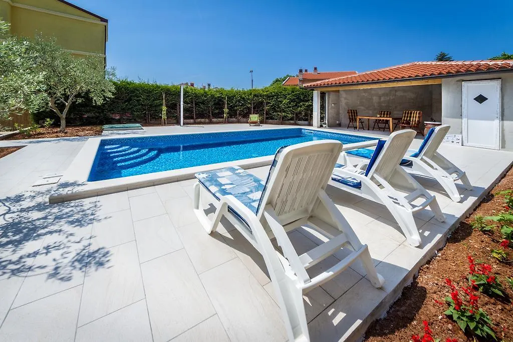Villa Vista Pula 0*,